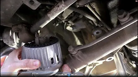Замена правой подушки двигателя на Mercedes Benz C универсал W204 2,2 Мерседес Бенц 2009 года